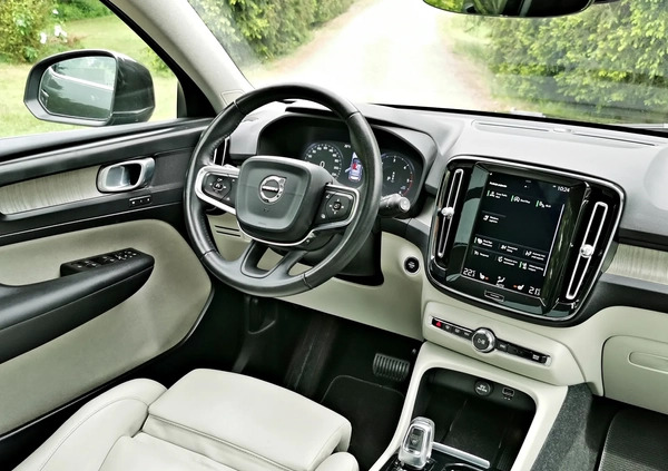 Volvo XC 40 cena 116800 przebieg: 122000, rok produkcji 2019 z Świdnica małe 742